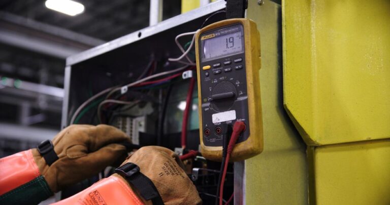 electricista cerca de mí